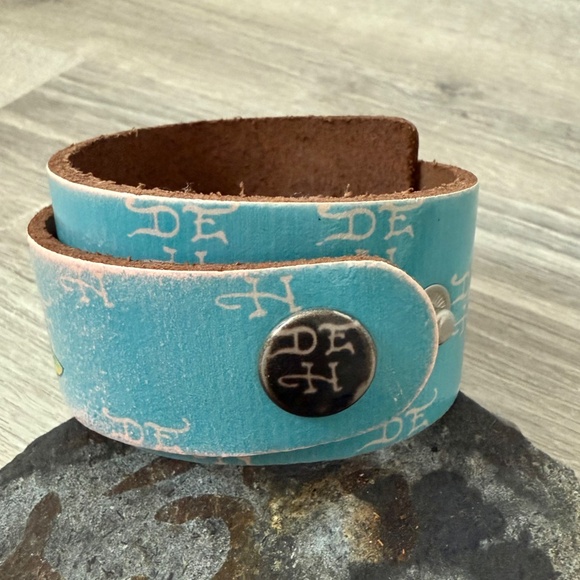 Ed Hardy Sky Blue Embroidered Snap Wrap Bracelet Genuine Leather - Picture 5 of 12